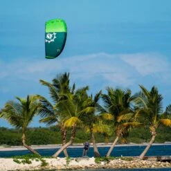 Slingshot UFO V2 Limited Edition Green Zero Strut Foil Kite - 30% Off Discounts Apply ! -Wingboarding Shop slingshot 2023 ufo v2 limited edition green size 3