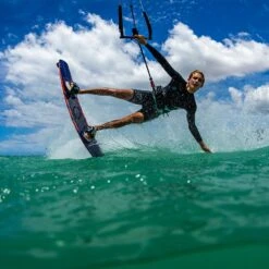 Slingshot Asylum V6 - Big Air / Freestyle Twintip Kiteboard Discounts Apply ! 7 Slingshot Asylum V6 - Big Air / Freestyle Twintip Kiteboard Discounts Apply ! -Wingboarding Shop slingshot twintip asylum v6 size 3